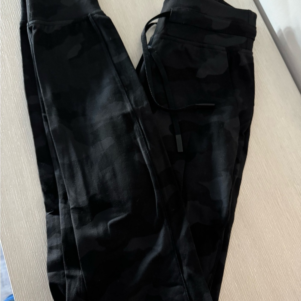 Lulu Black Camouflage Nulu jogger